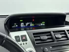 Toyota Prius (2012) thumbnail 5