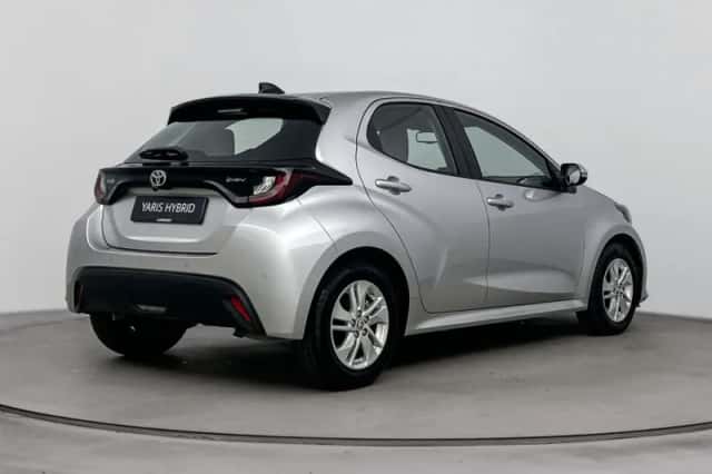 Toyota Yaris (2025) thumbnail 2