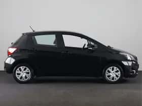Toyota Yaris (2018) thumbnail 3
