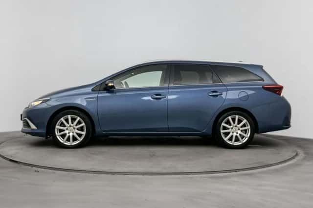 Toyota Auris (2016) thumbnail 3