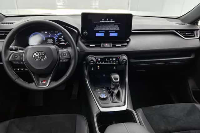 Toyota RAV4 (2025) thumbnail 4