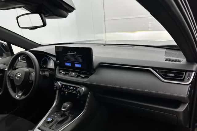 Toyota RAV4 (2025) thumbnail 6