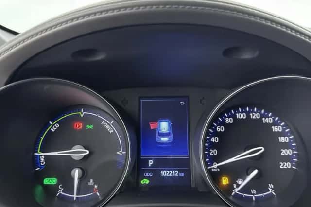 Toyota C-HR (2020) thumbnail 5