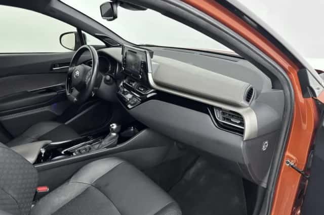 Toyota C-HR (2020) thumbnail 6