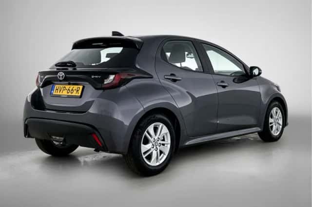 Toyota Yaris (2025) thumbnail 2