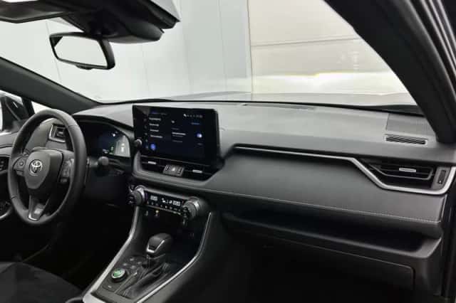 Toyota RAV4 (2025) thumbnail 6