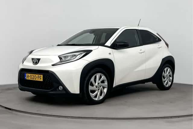 Toyota Aygo (2022) thumbnail 1