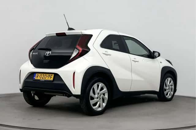 Toyota Aygo (2022) thumbnail 2