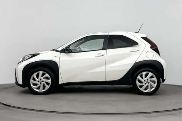 Toyota Aygo (2022) thumbnail 3