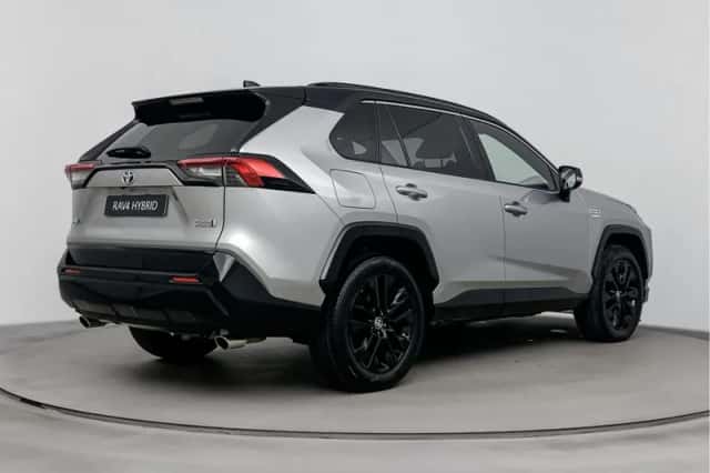 Toyota RAV4 (2021) thumbnail 2