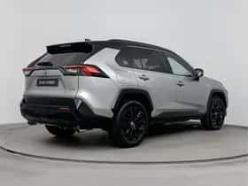 Toyota RAV4 (2021) thumbnail 2