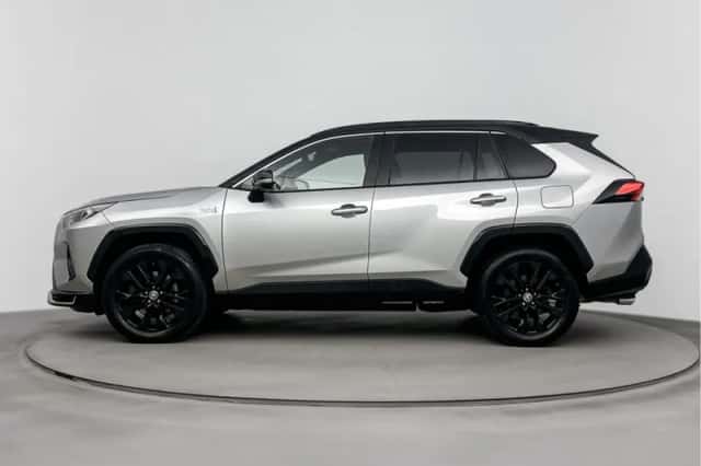 Toyota RAV4 (2021) thumbnail 3