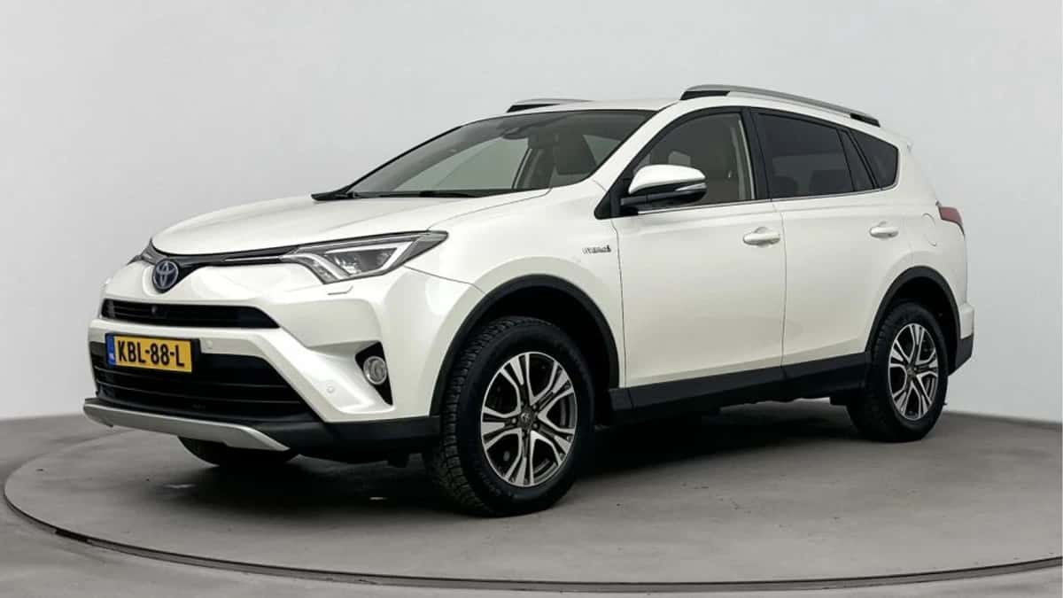 Toyota RAV4 (2017) — foto 1