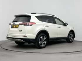 Toyota RAV4 (2017) thumbnail 2