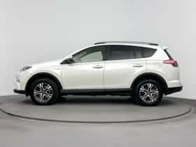 Toyota RAV4 (2017) thumbnail 3