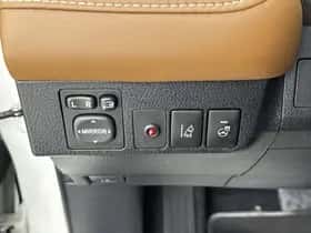 Toyota RAV4 (2017) thumbnail 33