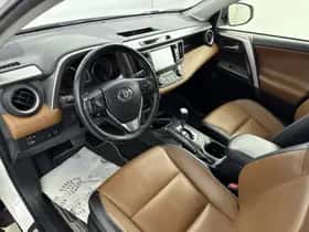 Toyota RAV4 (2017) thumbnail 35