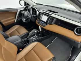 Toyota RAV4 (2017) thumbnail 6