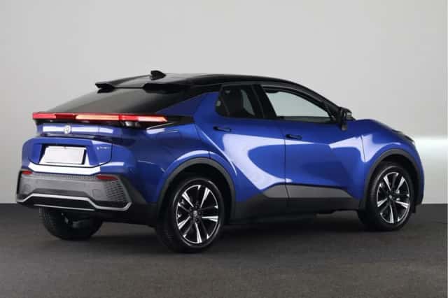 Toyota C-HR (2026) thumbnail 2