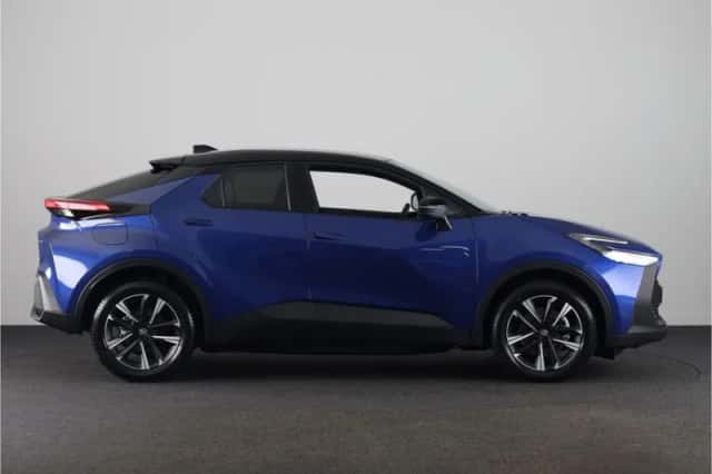 Toyota C-HR (2026) thumbnail 3