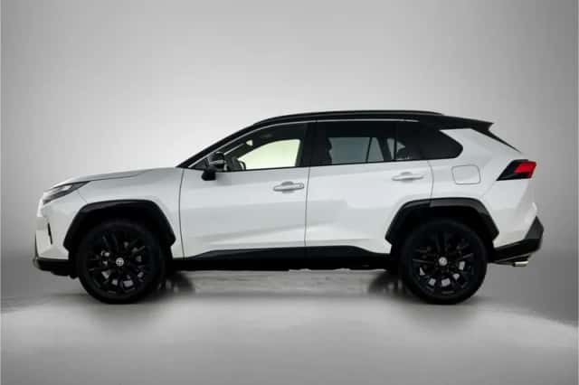 Toyota RAV4 (2024) thumbnail 3