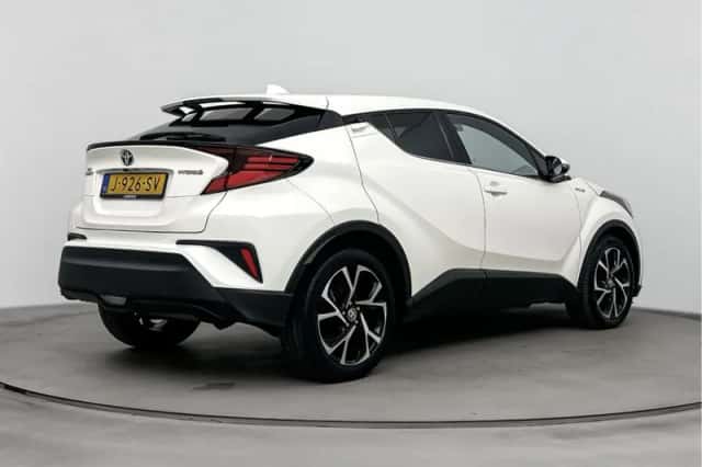 Toyota C-HR (2020) thumbnail 2