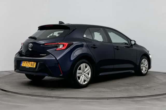 Toyota Corolla (2023) thumbnail 2