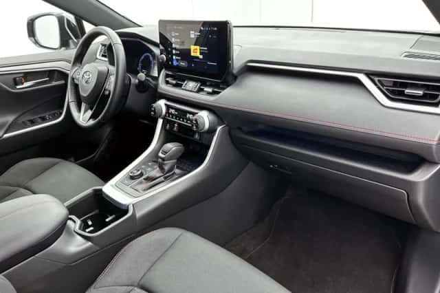 Toyota RAV4 (2025) thumbnail 6