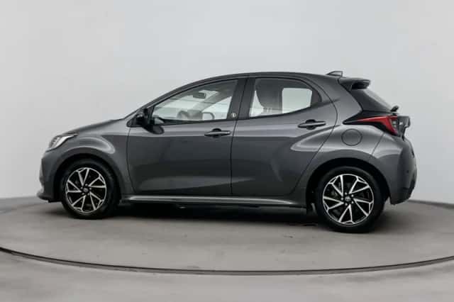 Toyota Yaris (2022) thumbnail 3