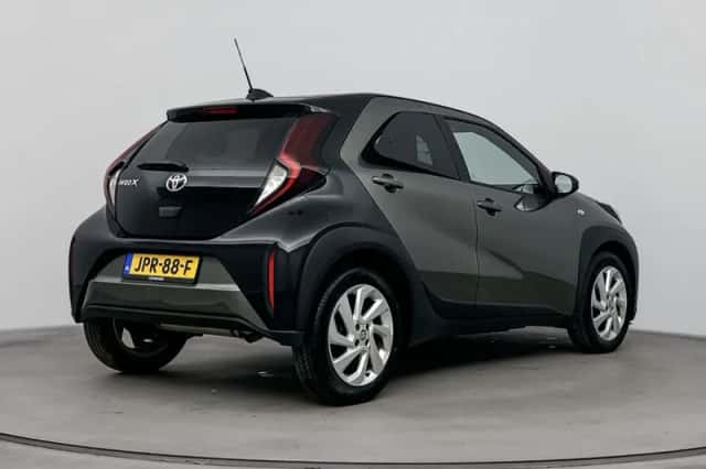 Toyota Aygo (2023) thumbnail 2