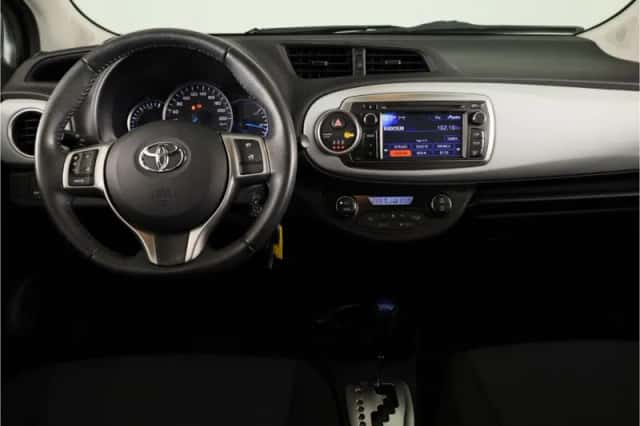 Toyota Yaris (2013) thumbnail 4