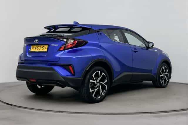 Toyota C-HR (2020) thumbnail 2