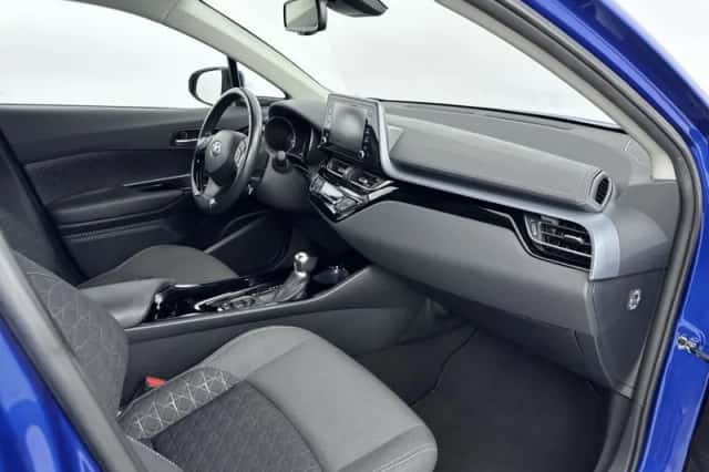 Toyota C-HR (2020) thumbnail 6