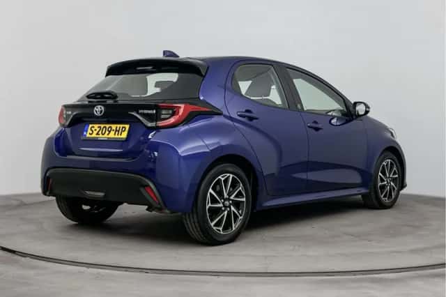 Toyota Yaris (2022) thumbnail 2