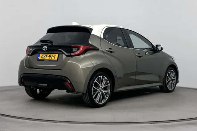 Toyota Yaris (2021) thumbnail 2