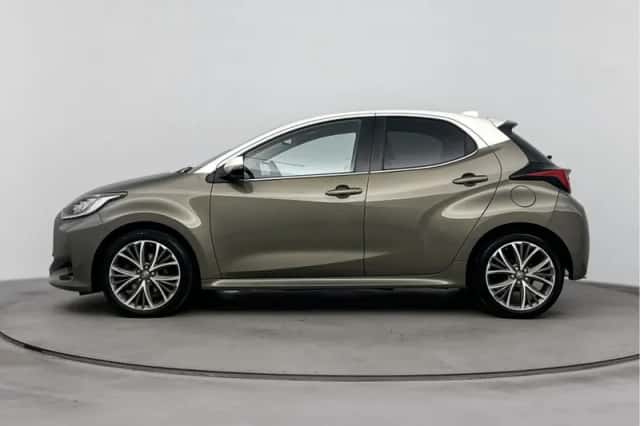 Toyota Yaris (2021) thumbnail 3