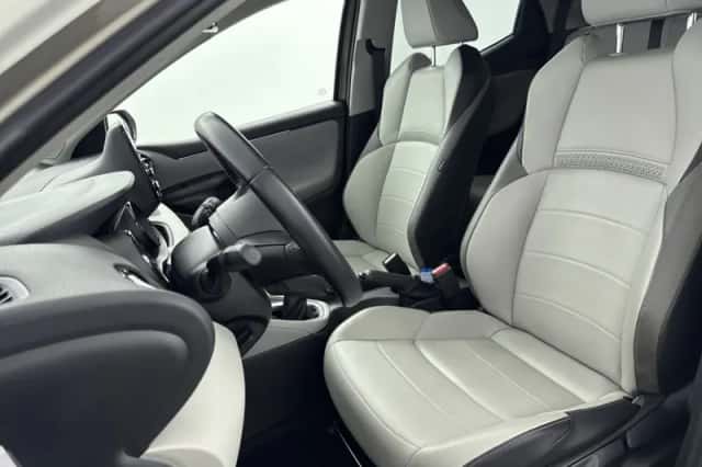 Toyota Yaris (2021) thumbnail 4