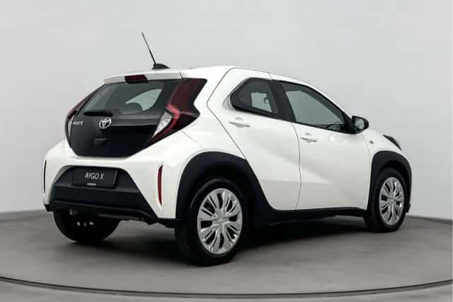 Toyota Aygo (2023) thumbnail 2