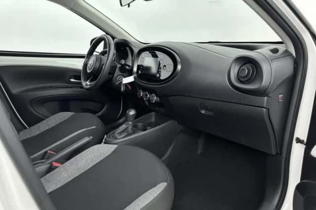 Toyota Aygo (2023) thumbnail 6