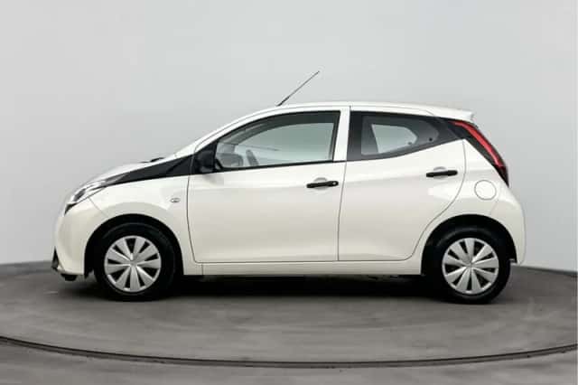 Toyota Aygo (2021) thumbnail 3