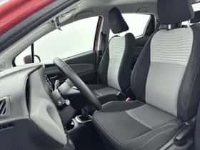 Toyota Yaris (2017) thumbnail 15