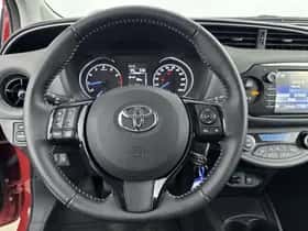 Toyota Yaris (2017) thumbnail 17