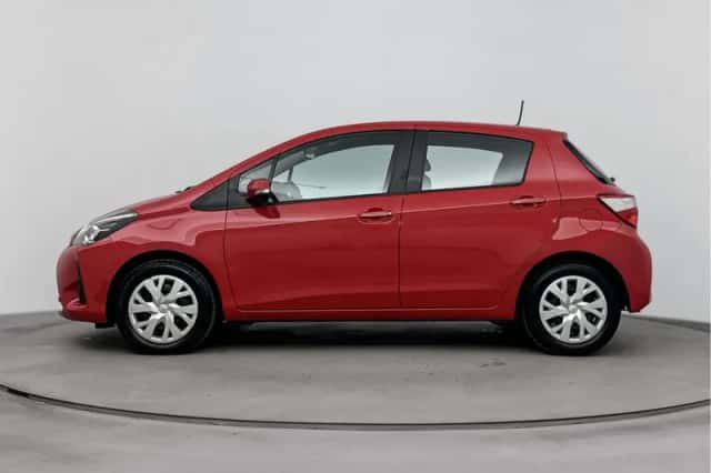 Toyota Yaris (2017) thumbnail 3