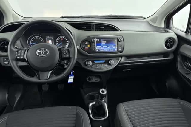 Toyota Yaris (2017) thumbnail 4