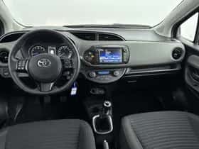 Toyota Yaris (2017) thumbnail 4