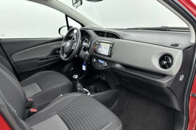 Toyota Yaris (2017) thumbnail 6