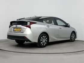 Toyota Prius (2021) thumbnail 2