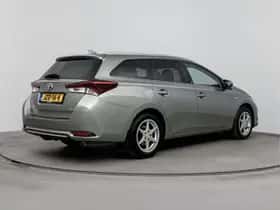 Toyota Auris (2018) thumbnail 2