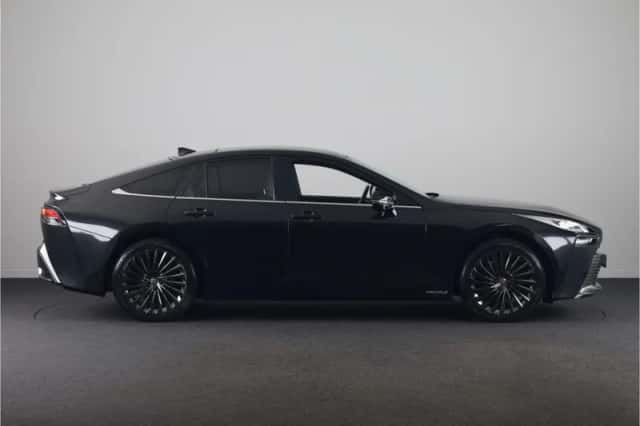 Toyota Mirai (2023) thumbnail 3