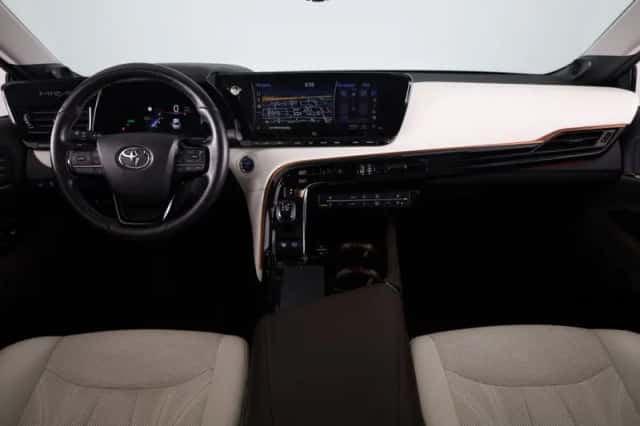 Toyota Mirai (2023) thumbnail 4